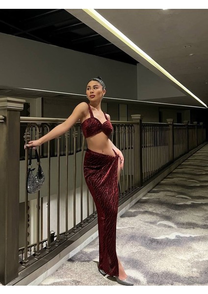 Yırtmaç Detaylı Sim Işlemeli Takım indirimleri