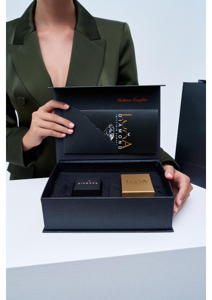 0.22 Karat Pırlantalı Baget Küpe fiyatları