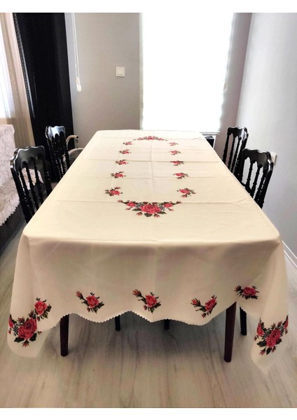 Kırmızı Çiçekli Kanaviçe Desenli Dertsiz Masa Örtüsü