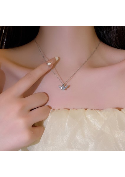 Kadınlar Için Hafif Lüks Niş Inci Kolye, Çok Yönlü ve Üst Düzey Kelebek Titanyum Çelik Köprücük Kemiği Zincir Kolye (Yurt Dışından)