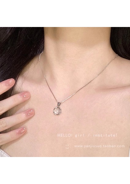 Kadınlar Için Hafif Lüks Niş Inci Kolye, Çok Yönlü ve Üst Düzey Kelebek Titanyum Çelik Köprücük Kemiği Zincir Kolye (Yurt Dışından)