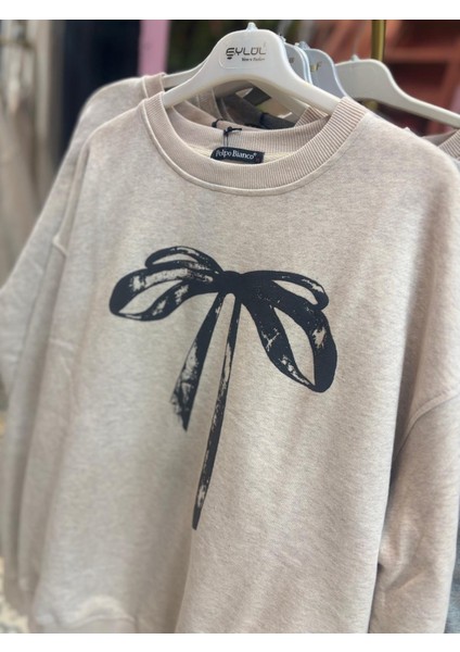 Kurdele Fiyonk Sweat Kazak Oversize bedenlidir S m L bedenleri mevcuttur kalıp geniştir modelleri