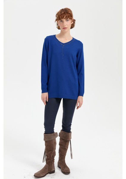 Kadın V Yaka Taşlı Kolye Desenli Ligra Bluz K.s.mavi modelleri