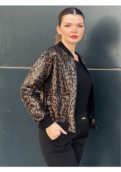 Leopar Detaylı Kısa Ceket