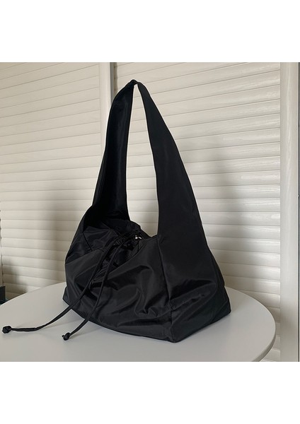 Crossbody Çanta 2024 Siyah Naylon Çanta Ipli Rahat Süper Serin Büyük Çanta Kadın Büyük Kapasiteli Çok Yönlü Internet Ünlü Koltukaltı Omuz Çantası (Yurt Dışından)