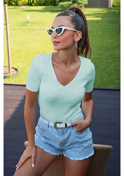V Yaka Kısa Kol Mint Bluz
