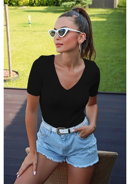 V Yaka Kısa Kol Siyah Bluz