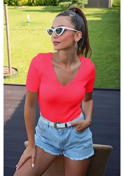 V Yaka Kısa Kol Fuşya Bluz fiyatları