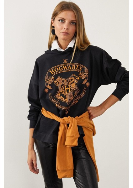 Kadın Siyah Hogvarts Yazı Baskılı Sweatshırt modelleri