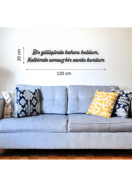 Bir Gülüşünde Baharı Buldum Siyah Ahşap Duvar Yazısı - 20 x 120 cm Dekoratif Aşk Temalı Duvar Dekoru
