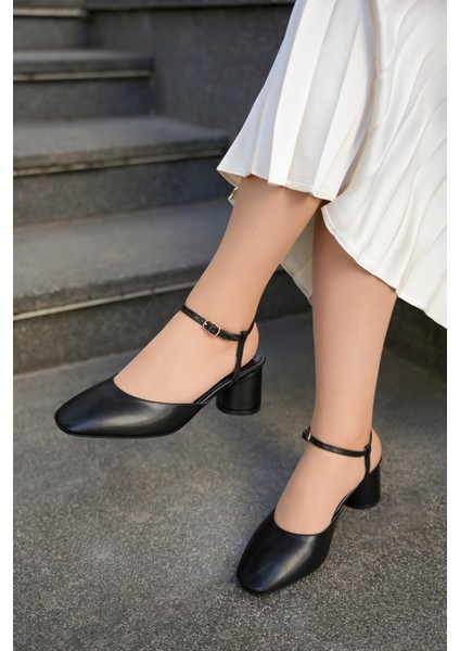Eddy Siyah Yuvarlak Kalın Topuklu Küt Burunlu Toka Detaylı Kadın Topuklu Ayakkabı fiyatları