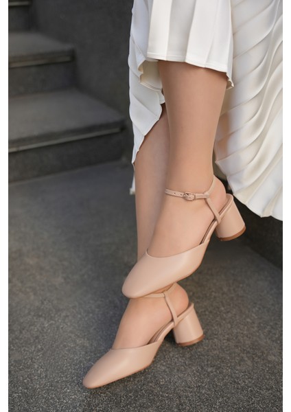 Eddy Nude Yuvarlak Kalın Topuklu Küt Burunlu Toka Detaylı Kadın Topuklu Ayakkabı modelleri