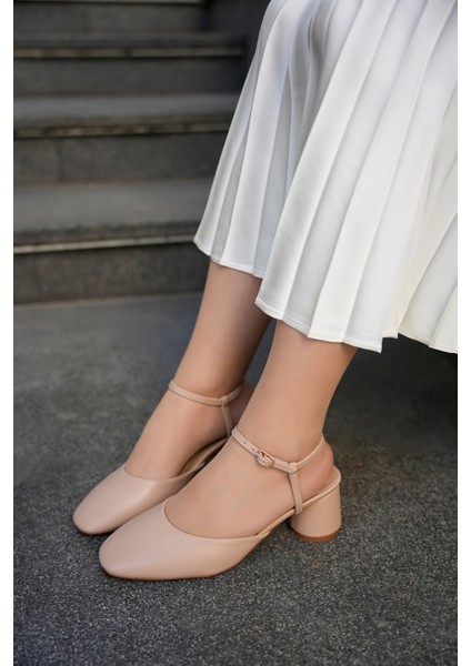 Eddy Nude Yuvarlak Kalın Topuklu Küt Burunlu Toka Detaylı Kadın Topuklu Ayakkabı fırsatları