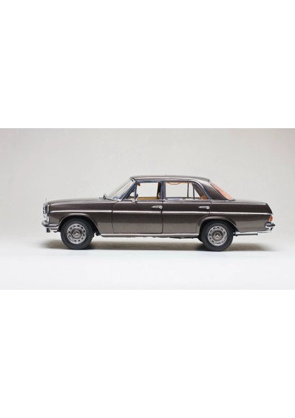 1967 Mercedes Benz 200D Strich 8 Limousine W114