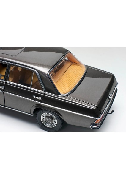 1967 Mercedes Benz 200D Strich 8 Limousine W114