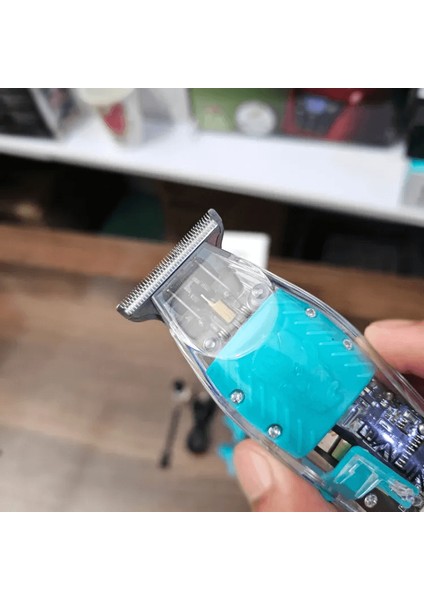 Daling DL-1631 Tam Şeffaf Görünür Vücut LED Dispaly Saç Kesme Makinesi Tam Şeffaf Görünür Profesyonel Saç Kesme Makinesi Giyotin (Yurt Dışından) fiyatları