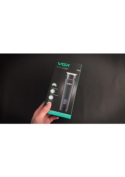 Vgr V-937 USB Şarjlı Profesyonel Akülü Elektrikli Saç Kesme Makinesi LED Ekran-Hassas Bade-3 Parça Kılavuz Tarak-Koruma Kapağı-Temizleme Fırçası ve Yağlama Yağı (Yurt Dışından)