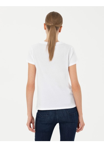 Kadın Beyaz Comfort Fit Tişört 50269796-VR013