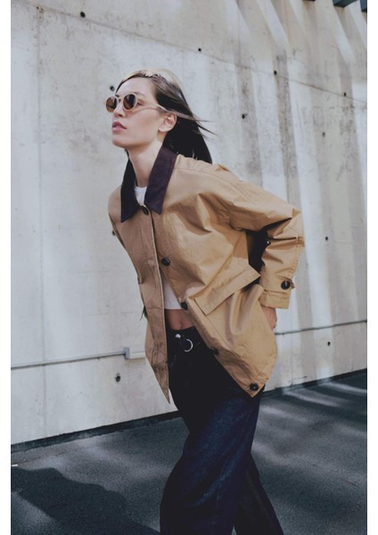 Polo Yaka Mevsimlik Hafif Mont Düğmeli Cepli Apoletli Basic Düz D6752AX24AU