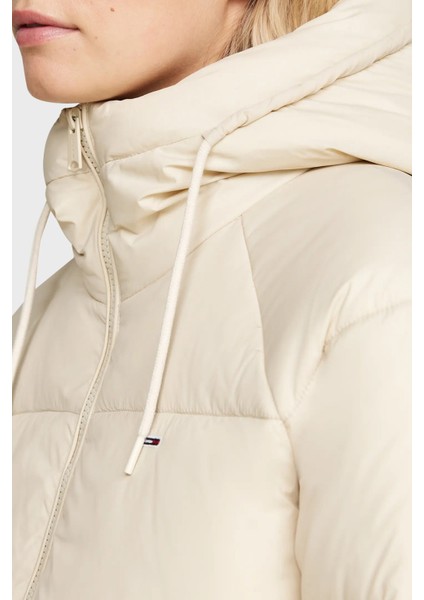 Regular Fit Kapüşonlu Dik Yaka Şişme Mont Bayan Mont DW0DW18841 Acg