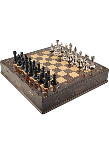 Gifthome Premium Black Metal Klasik Satranç Takımı ve El Imali Masif Ahşap Sandıklı (Ceviz) Tahtası (38X38X6 Cm.) modelleri