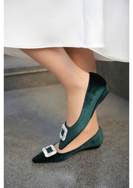Carty Yeşil Kadife Kumaş Sivri Burun Taşlı Toka Detaylı Kadın Babet fırsatları