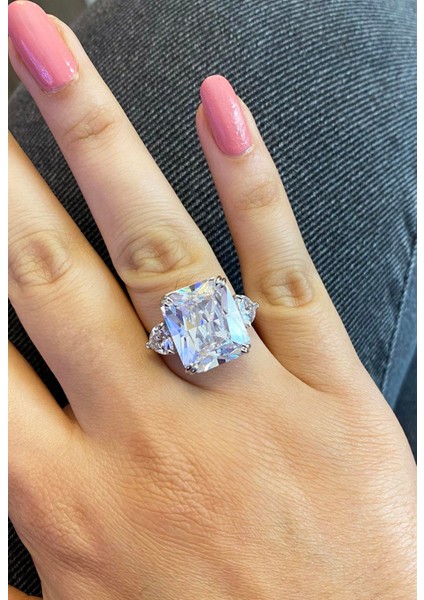 Kadın Dikdörtgen Taşlı Gösterişli Yüzük fiyatları