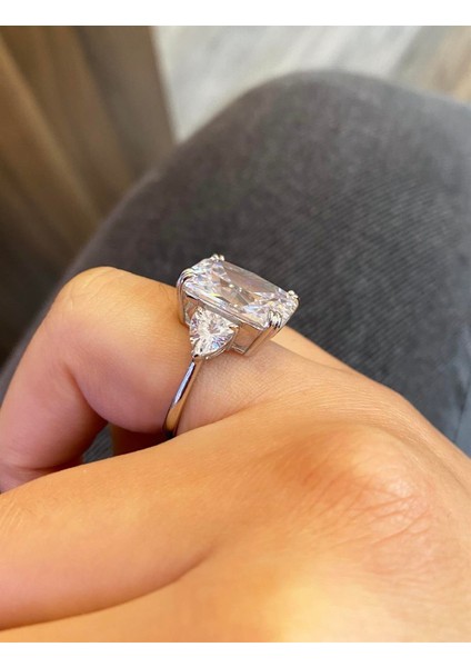 Kadın Dikdörtgen Taşlı Gösterişli Yüzük modelleri