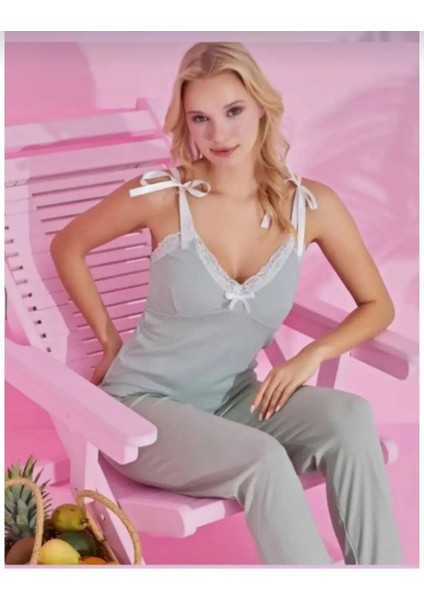 Kurdele Detaylı Kadın Pijama Takımı