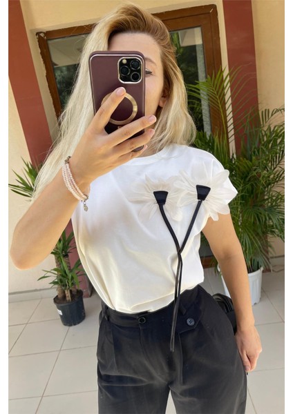 Çiçek Detaylı Bluz Beyaz modelleri