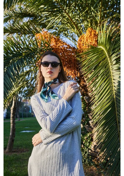 Kadın Şal %100 Polyester Mavi Çiçek Desenli Hafif ve Dayanıklı Bahar Günlük Kullanım fırsatları