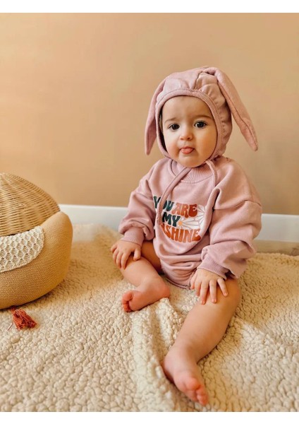 Pembe Sunshine Baskılı 3 Iplik Alttan Çıtçıtlı Kulaklı Şapka Ve Romper Set