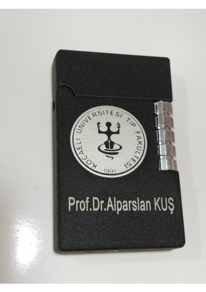 Doktorlara Özel Logolu & Isimli Çakmak ve Tasarım Kutusunda Hediye