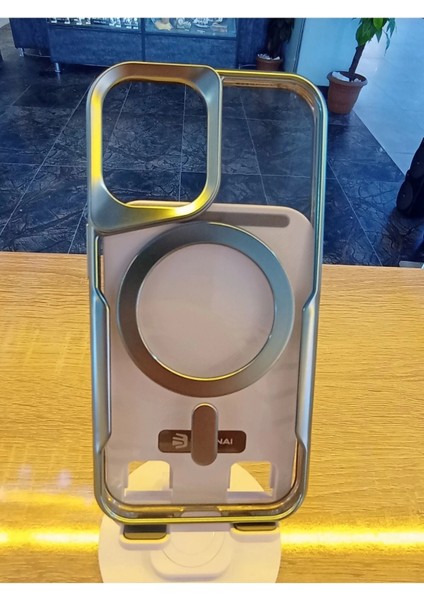 Apple iPhone 16 Uyumlu Magsafe Özellikli Kamera Bölümü Estetik Görünümlü Tuşları Metal Kılıf fiyatları