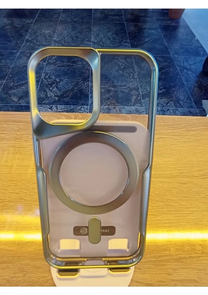 Apple iPhone 16 Uyumlu Magsafe Özellikli Kamera Bölümü Estetik Görünümlü Tuşları Metal Kılıf indirimleri