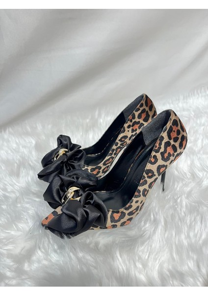 Best Shoes Kadın Leopar Desen Kurdele Detaylı Topuklu Ayakkabı