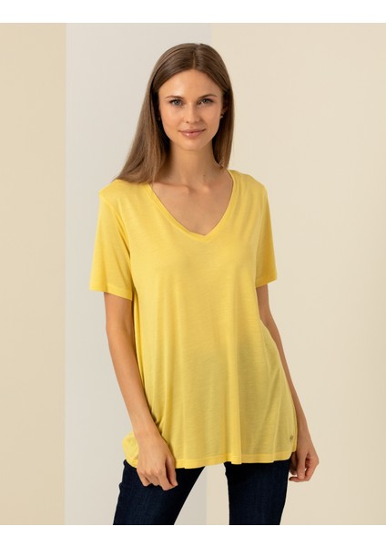 Kadın Neon Sarı Regular Fit Tişört 50246149-VR168