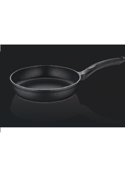 Titanium 26 cm Döküm Tava-Siyah