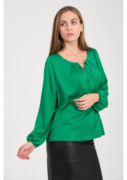 Yakası Aksesuarlı Bluz modelleri