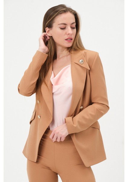 Yakası Düğmeli Blazer