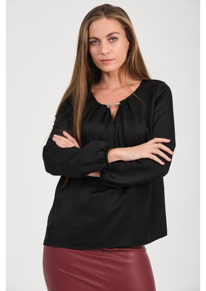 Yakası Aksesuarlı Bluz fiyatları