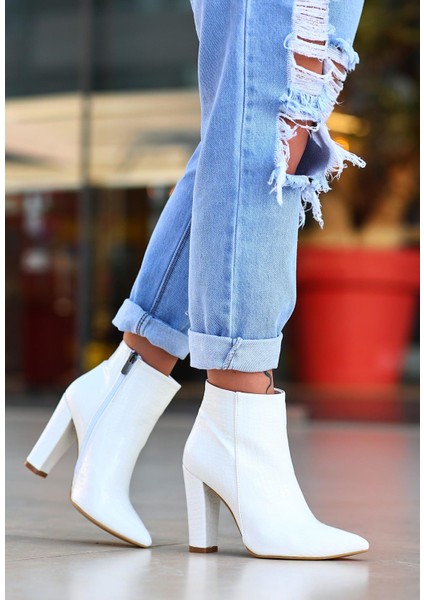 Loora Beyaz Rugan Desenli Topuklu Bot fırsatları