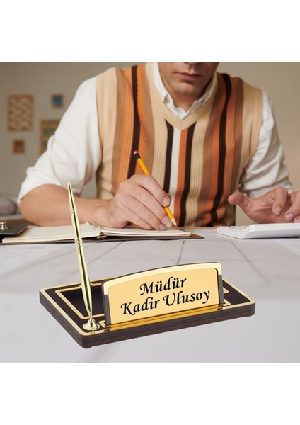 Kişiye Özel Ahşap Masa Üstü Kalemli Isimlik modelleri