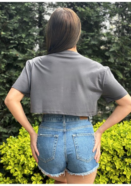 Kadın Antrasit Bisiklet Yaka Baskılı Oversize Crop T-Shirt indirimleri