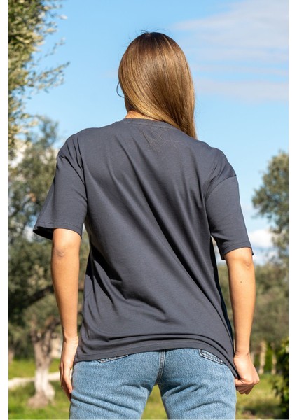 Kadın Oversize Fit Bisiklet Yaka Baskılı Kısa Kollu T-Shirt fırsatları