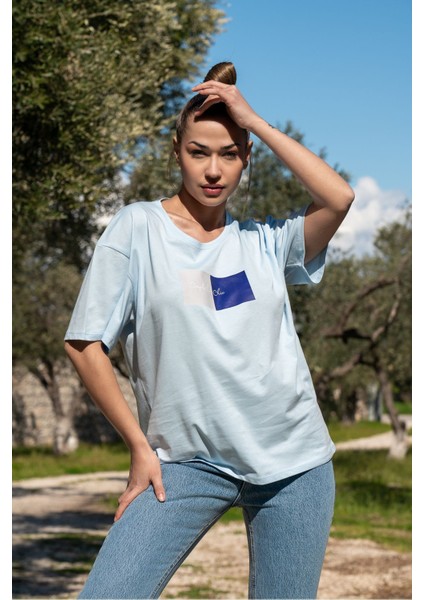 Kadın Oversize Fit Bisiklet Yaka Baskılı Kısa Kollu T-Shirt fiyatları