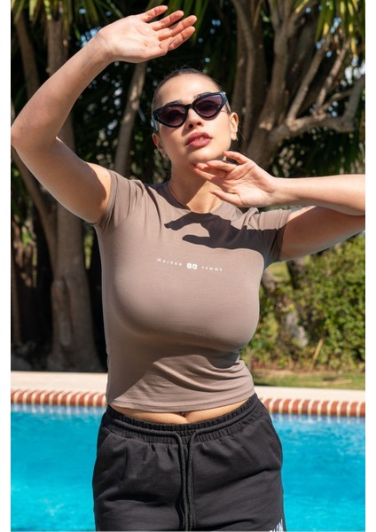 Kahverengi Basic Fitted T-Shirt / Vücuda Oturan Kesim modelleri