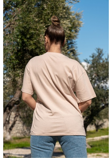 Kadın Oversize Fit Bisiklet Yaka Baskılı Kısa Kollu T-Shirt fırsatları