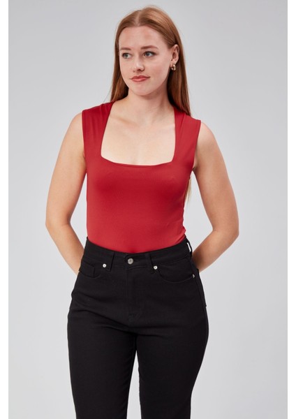 Kırmızı Astarlı Sıfır Kol Kare Yaka Dekolteli Çıtçıtlı Bodysuit
