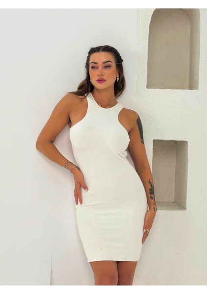 Beyaz Vücuda Oturan Sırt Dekolteli Mini Elbise modelleri